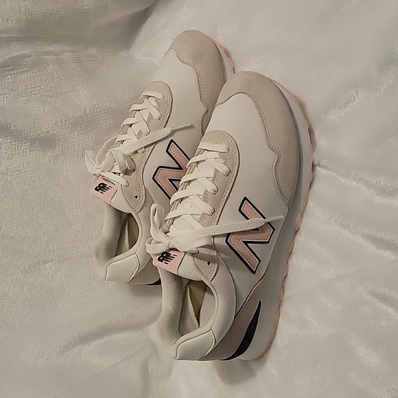 New Balance 515 size 11US 43EU. Colors white, pink and gray. - Picture 2 of 4